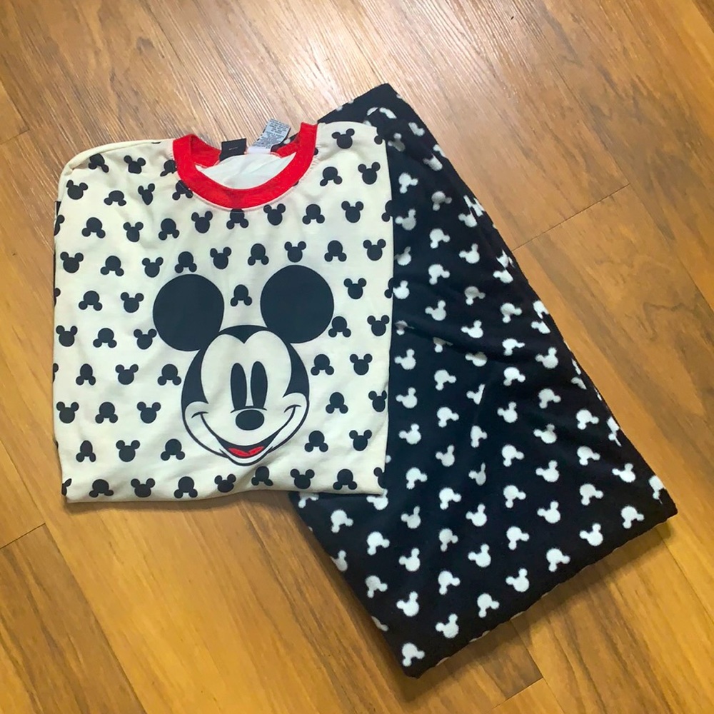 Disney Mickey Mouse black and white pajamas